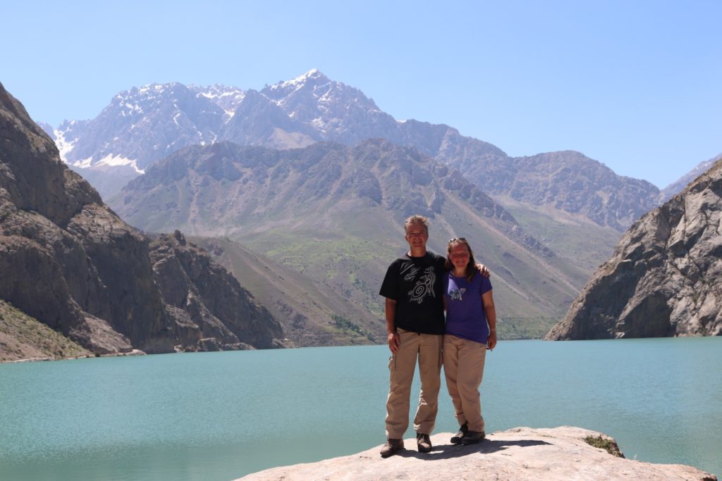 Remco en Marjolijn bij de seven lakes Tajikistan