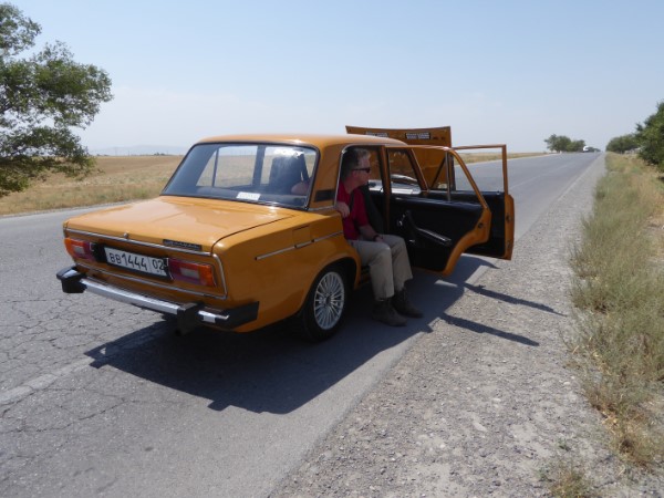 Kujand-defecte-Lada-van-Ibrahim-Tajikistan